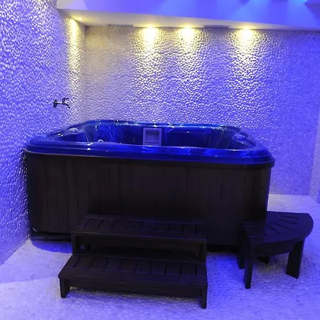 מלון Ammouliani Hotel אמוליאני